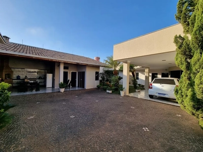 Casa, 3 quartos, 247 m² - Foto 1