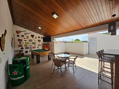 Casa, 3 quartos, 231 m² - Foto 1