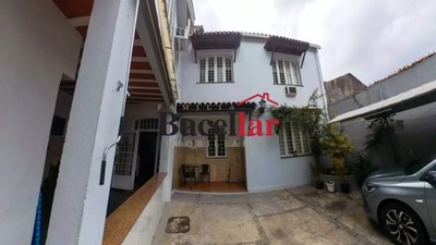 Casa, 3 quartos, 240 m² - Foto 1