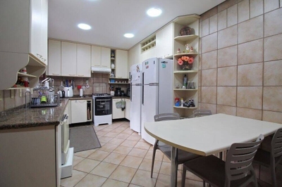 Casa, 4 quartos, 381 m² - Foto 2