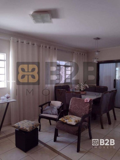 Casa, 4 quartos, 253 m² - Foto 1