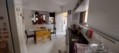 Casa, 2 quartos, 200 m² - Foto 1