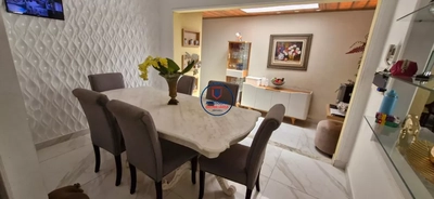 Casa, 4 quartos, 250 m² - Foto 1