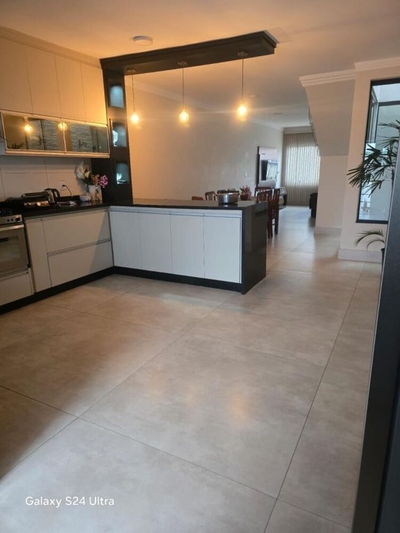 Sobrado, 3 quartos, 437 m² - Foto 2