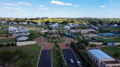 Loteamento e Condomínio, 690 m² - Foto 1