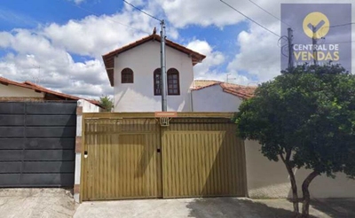 Casa, 4 quartos, 180 m² - Foto 1