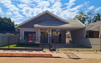 Casa, 3 quartos, 202 m² - Foto 1