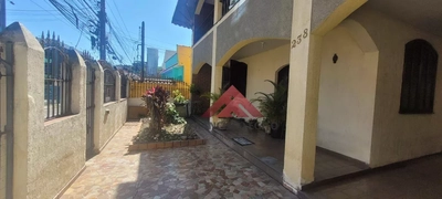 Casa, 4 quartos, 218 m² - Foto 1