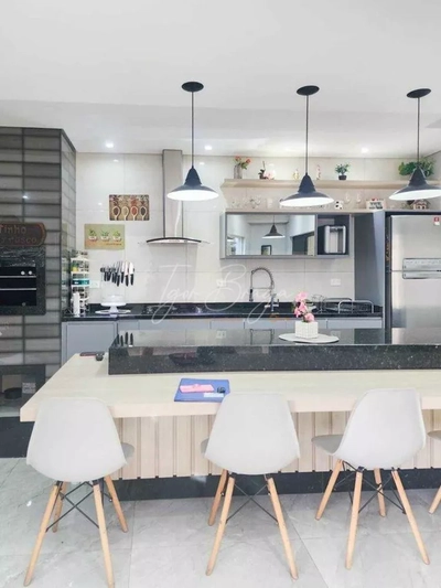 Casa, 3 quartos, 250 m² - Foto 1