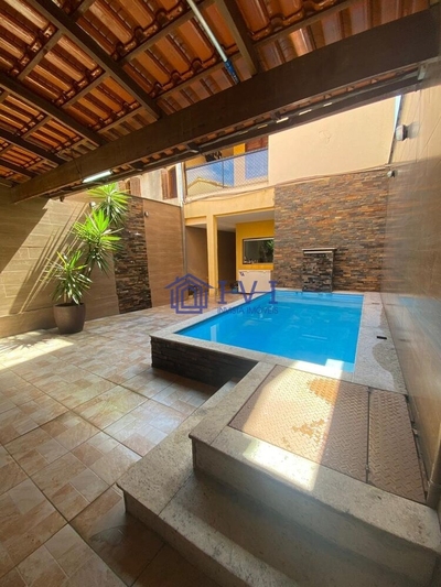 Casa, 3 quartos, 211 m² - Foto 1