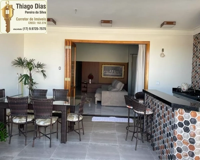 Casa, 4 quartos, 230 m² - Foto 1