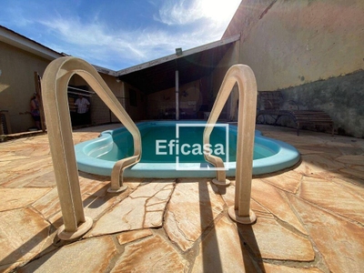 Casa, 3 quartos, 200 m² - Foto 1