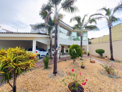 Casa, 4 quartos, 329 m² - Foto 2