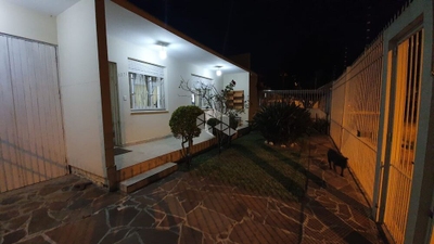 Casa, 3 quartos, 210 m² - Foto 1