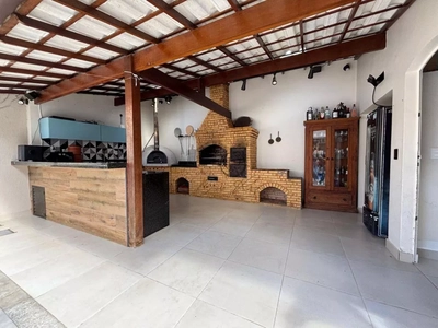 Casa, 4 quartos, 265 m² - Foto 3