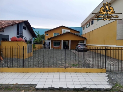 Casa, 4 quartos, 220 m² - Foto 1