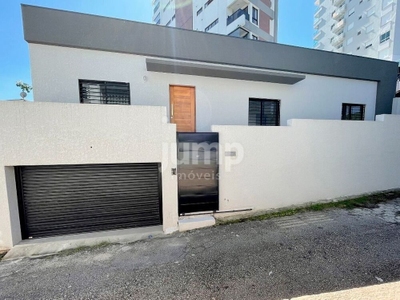 Casa, 2 quartos, 156 m² - Foto 1