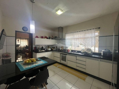 Casa, 3 quartos, 290 m² - Foto 4