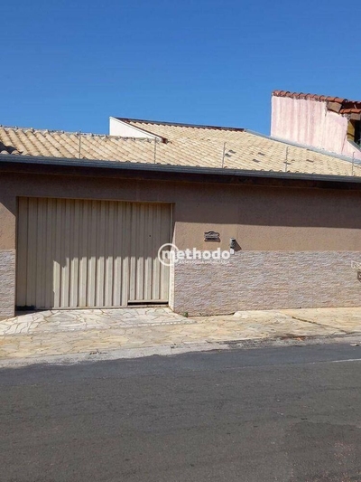 Casa, 3 quartos, 221 m² - Foto 1