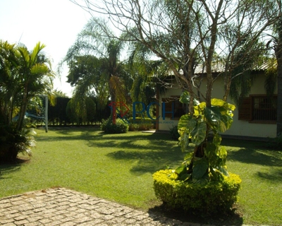 Chácara, 3 quartos, 2500 m² - Foto 1