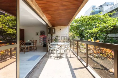 Apartamento, 3 quartos, 211 m² - Foto 1