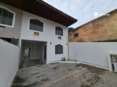 Casa, 4 quartos, 180 m² - Foto 1