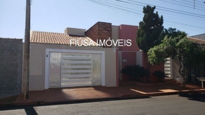 Casa, 3 quartos, 273 m² - Foto 1