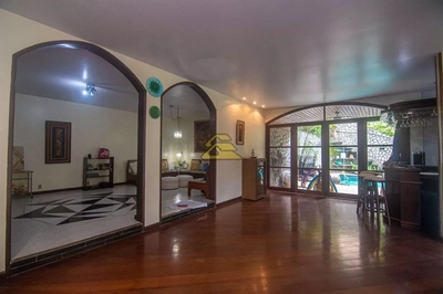 Casa, 4 quartos, 298 m² - Foto 2