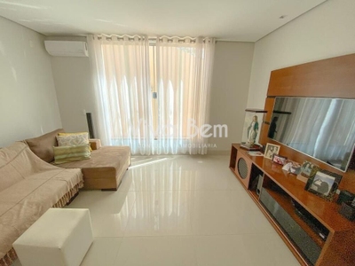 Casa, 3 quartos, 280 m² - Foto 1