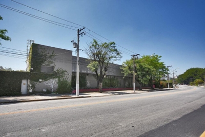 Loja-Salão, 1361 m² - Foto 2