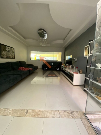 Casa, 4 quartos, 220 m² - Foto 1