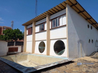 Casa, 4 quartos, 228 m² - Foto 1