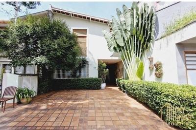 Casa, 3 quartos, 216 m² - Foto 1