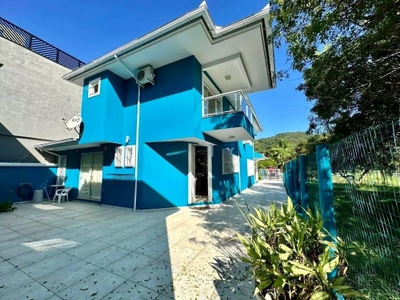 Casa, 5 quartos, 220 m² - Foto 1