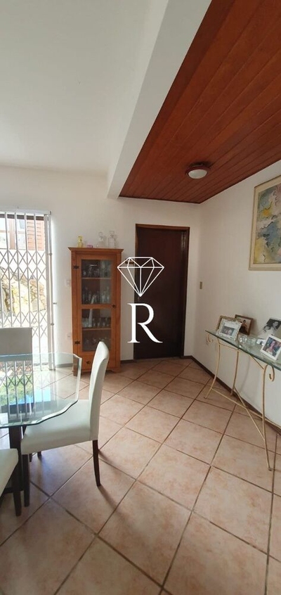 Casa, 3 quartos, 214 m² - Foto 1