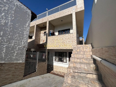 Casa, 7 quartos, 180 m² - Foto 1