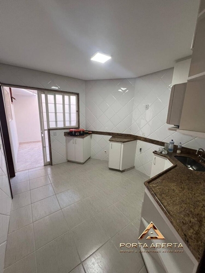 Casa, 4 quartos, 219 m² - Foto 4