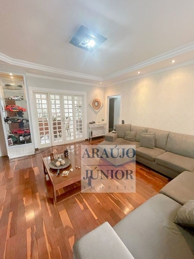 Casa, 3 quartos, 202 m² - Foto 1