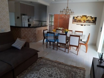 Casa, 3 quartos, 235 m² - Foto 1