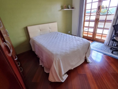 Casa, 4 quartos, 210 m² - Foto 1