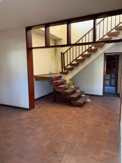 Casa, 6 quartos, 260 m² - Foto 1