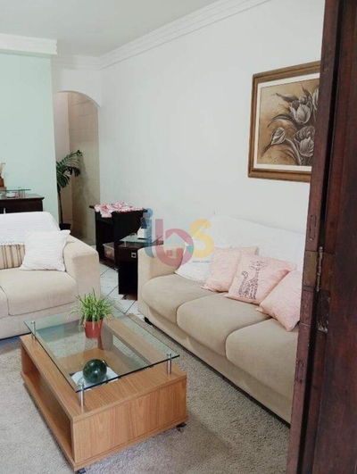 Casa, 6 quartos, 237 m² - Foto 1