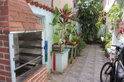 Casa, 6 quartos, 172 m² - Foto 1