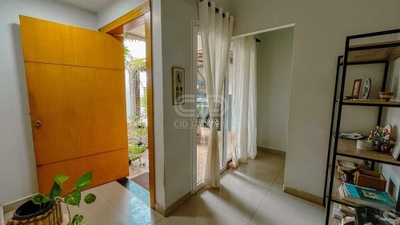 Casa, 4 quartos, 240 m² - Foto 1