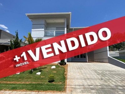 Casa, 4 quartos, 236 m² - Foto 1