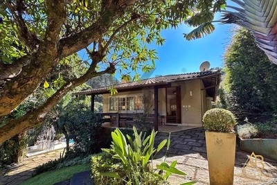 Casa, 4 quartos, 256 m² - Foto 1