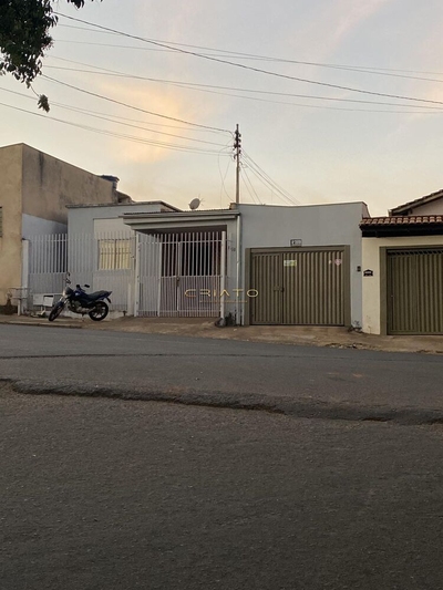 Casa, 3 quartos, 328 m² - Foto 1