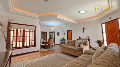 Casa, 3 quartos, 218 m² - Foto 2