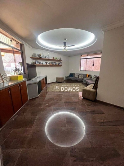 Sobrado, 6 quartos, 571 m² - Foto 1