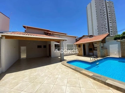 Casa, 4 quartos, 2130 m² - Foto 1
